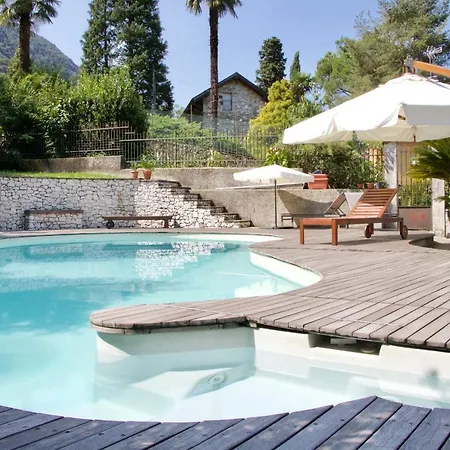Sleeps 6 Pool