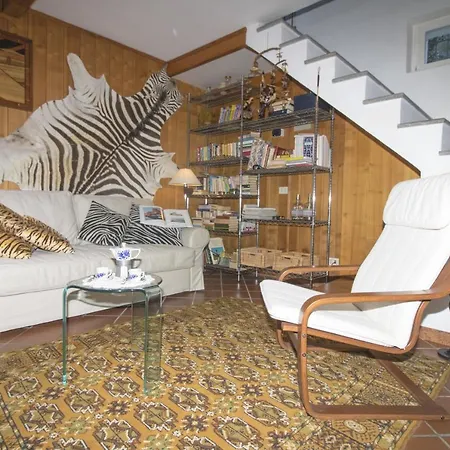 Sleeps 6 Pool Apartment *