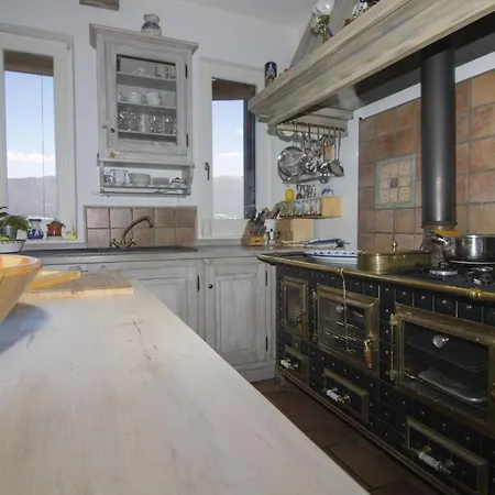 Apartment Sleeps 6 Pool Castelveccana