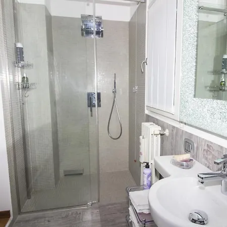 Apartment Sleeps 6 Pool Castelveccana