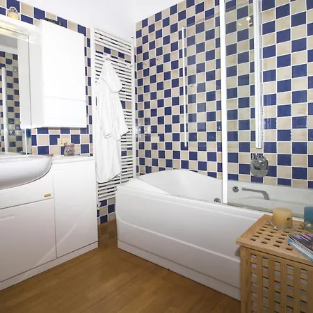 Sleeps 6 Pool Apartment Castelveccana